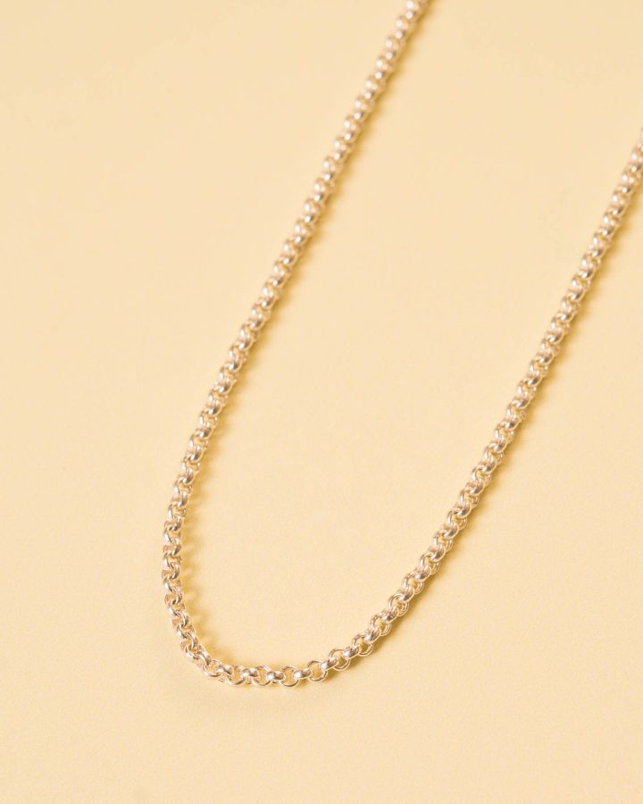 cadena en plata de ley anillas engarzadas