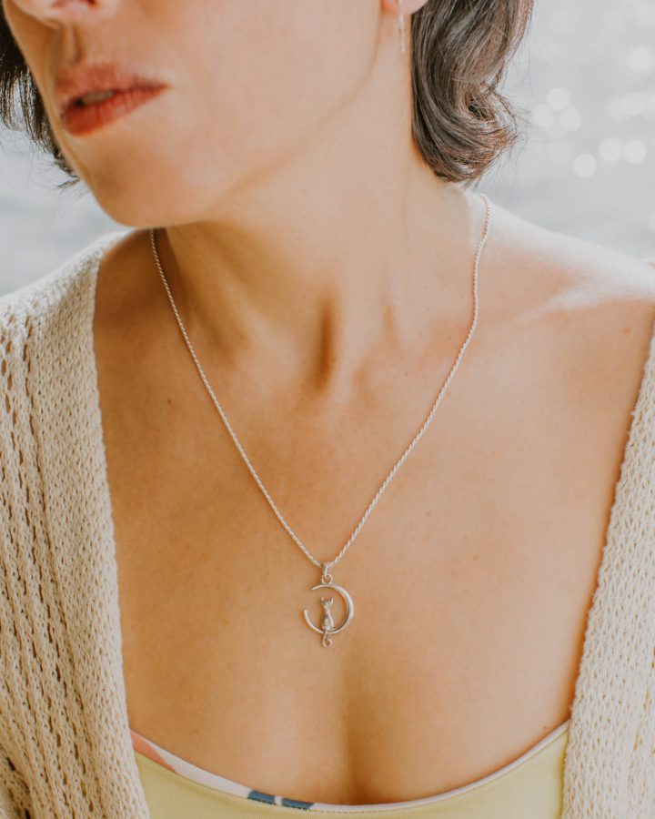 colgante en plata de ley gato y luna