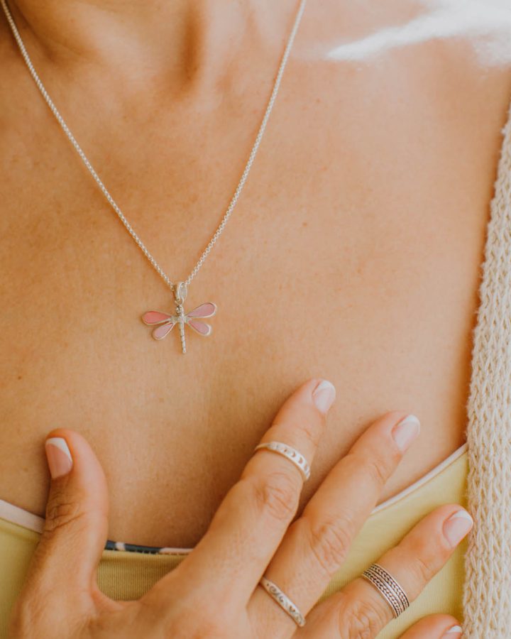 colgante en plata de ley libélula nacar rosa