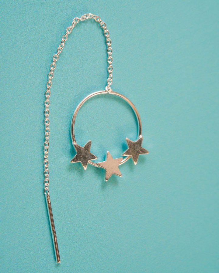 pendiente con cadena en plata de ley aro frontal estrellas