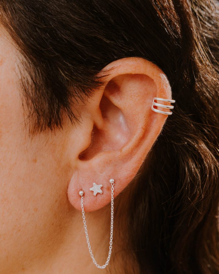 pendiente en plata de ley cadena extra larga bolita dos agujeros