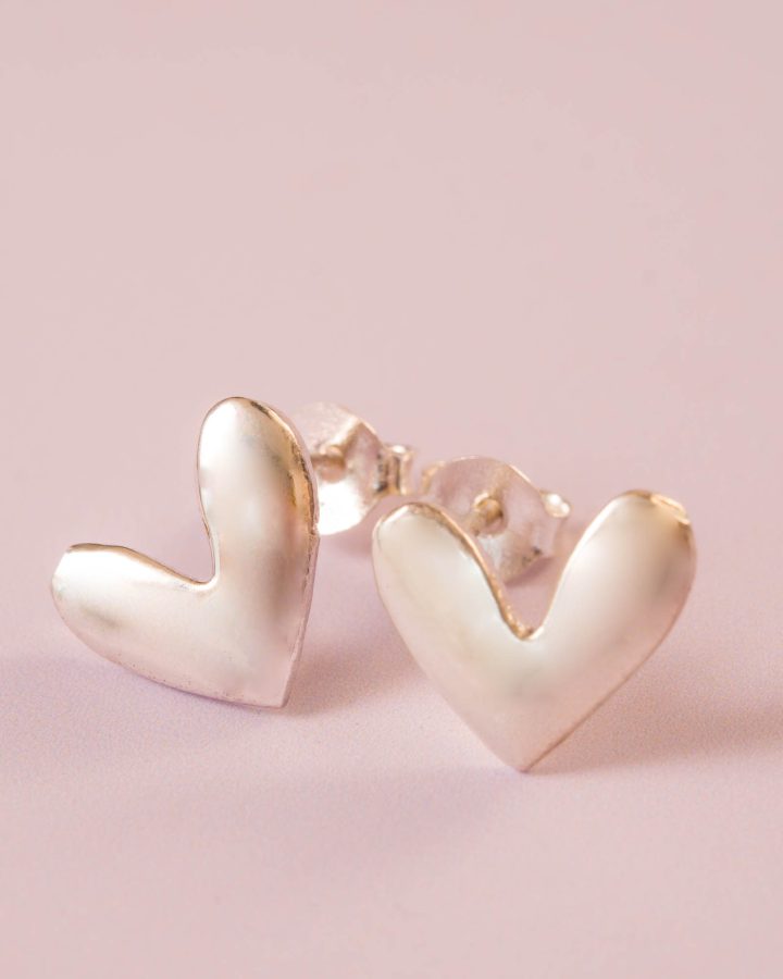 pendiente mini XL en plata de ley corazón love