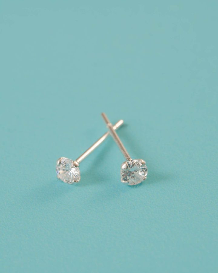 pendiente mini en plata de ley circonita redonda blanca