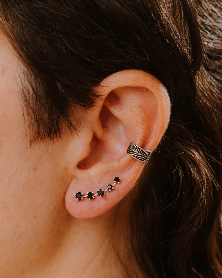 pendiente trepador brilli negro ear curff ennegrecido hoja