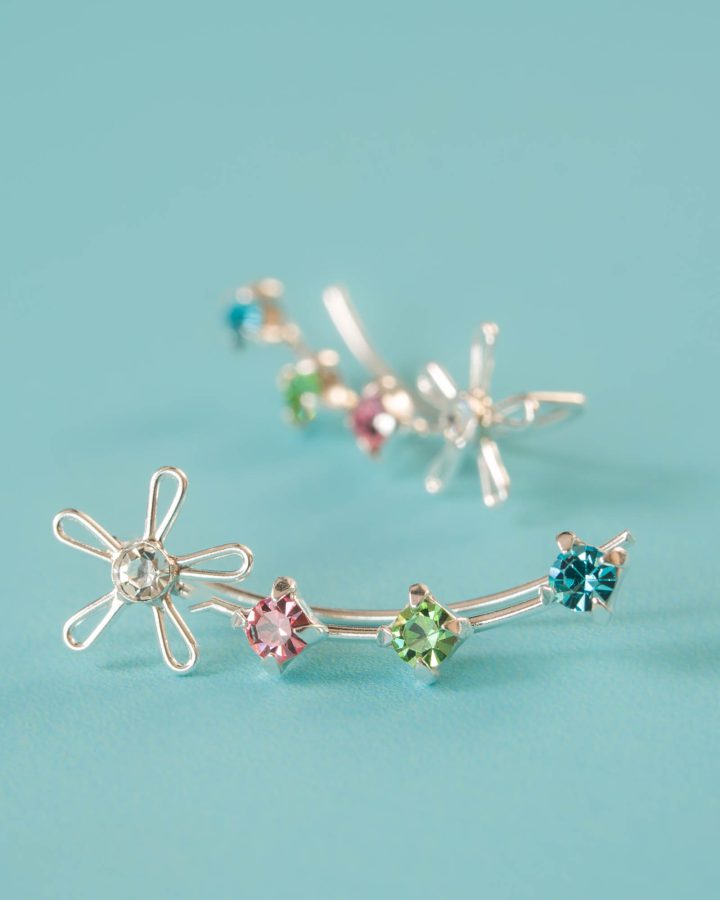 pendiente trepadora en plata de ley flor y circonitas de colores