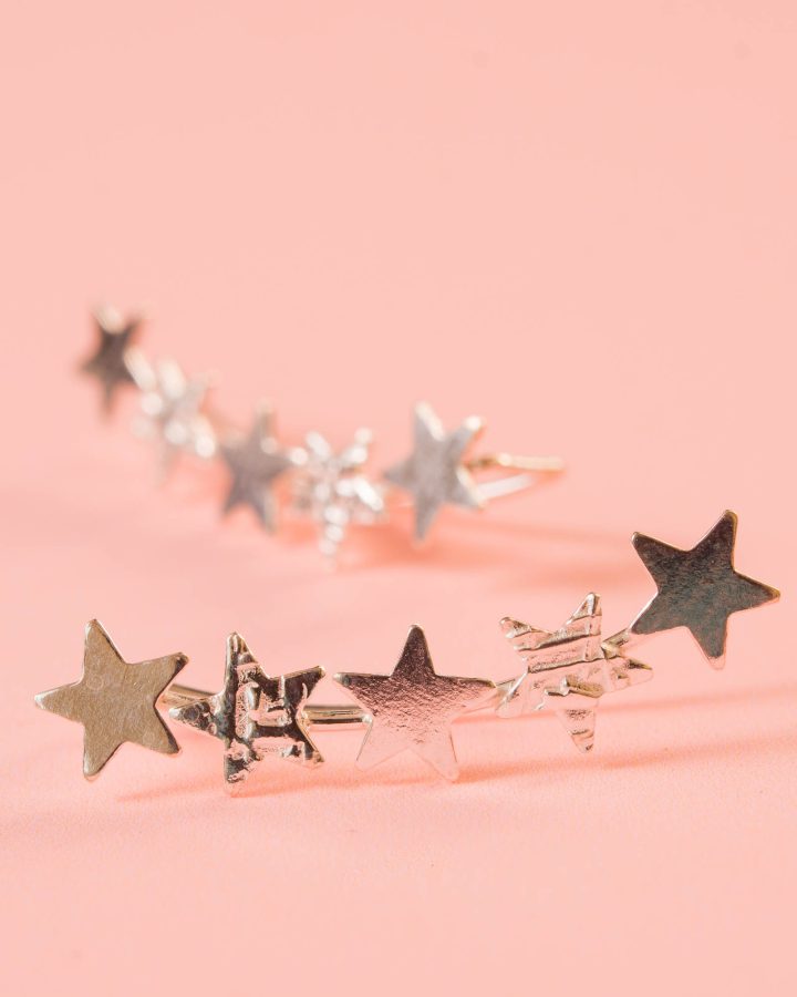 pendientes trepadores en plata de ley estrellas lisas y martilladas